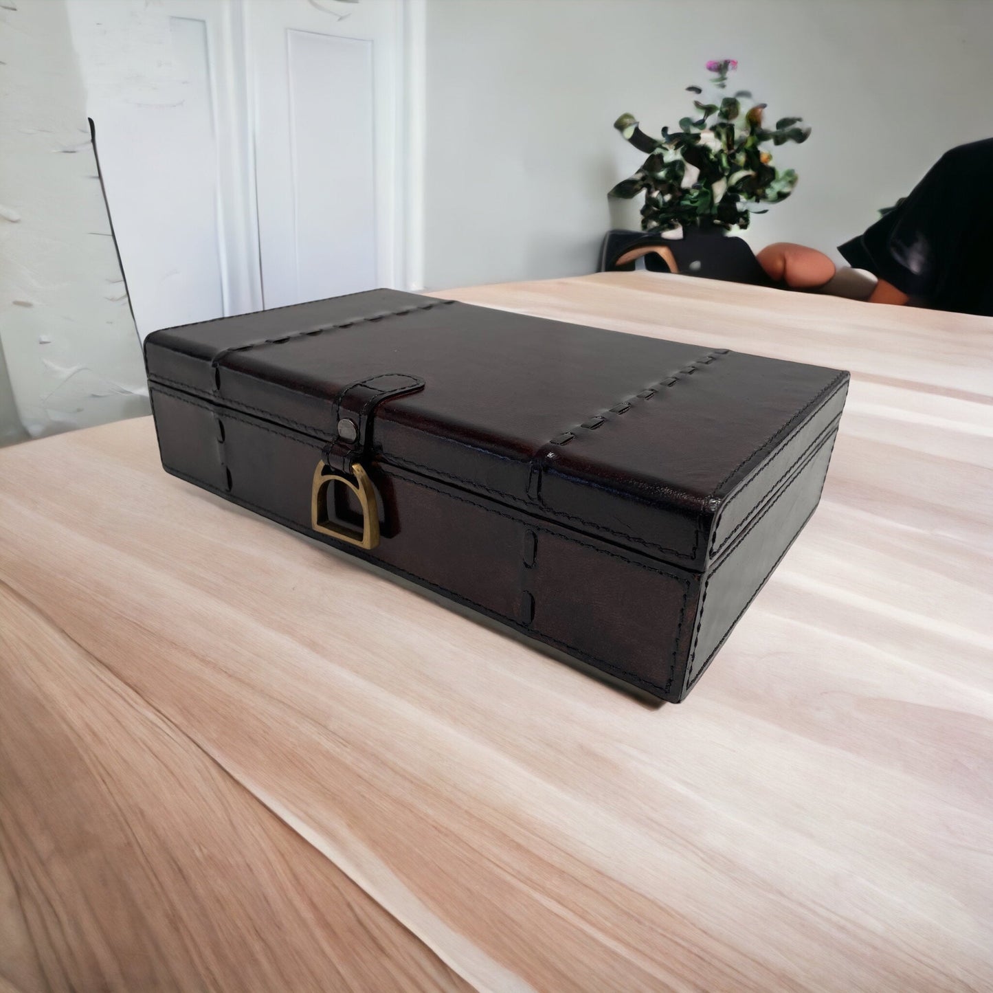 Dark Leather Jewellery Box - Notbrand