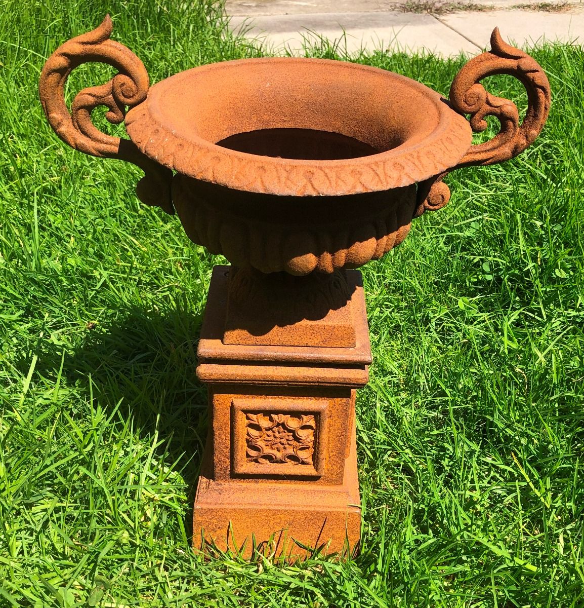 Campana Cast Iron Garden Urn & Base Set - Small - Notbrand